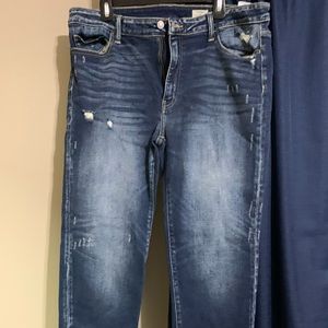 Distressed skinny jeans